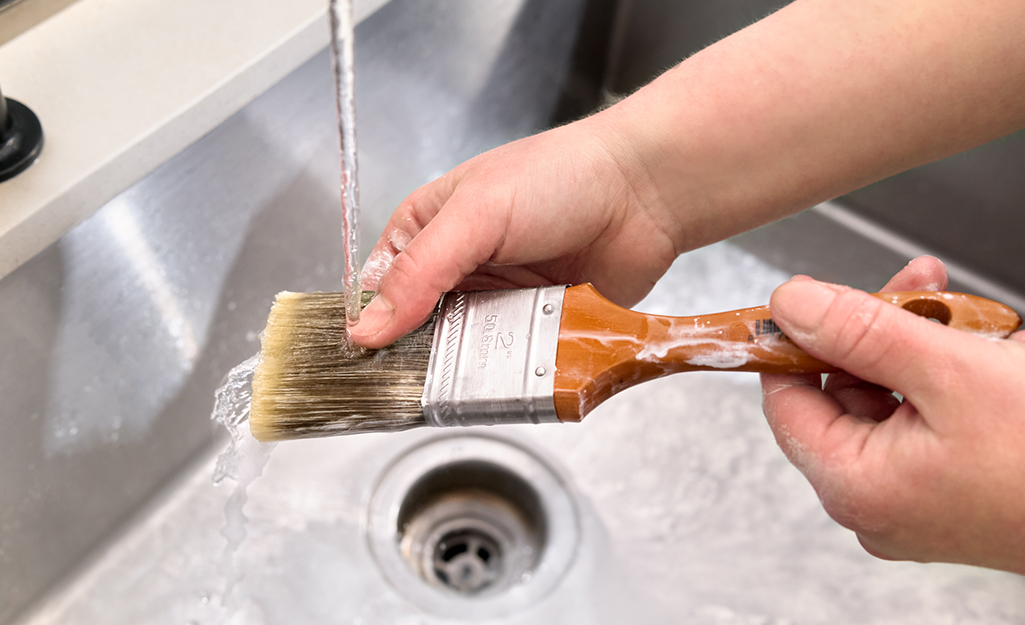 How to deals clean water brush